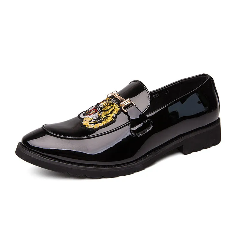 24 fall new tiger and scorpion embroidery single-shoe paint leather hairstylist trend bloke casual leather shoes tide