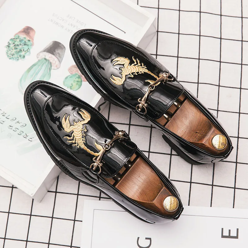 24 fall new tiger and scorpion embroidery single-shoe paint leather hairstylist trend bloke casual leather shoes tide
