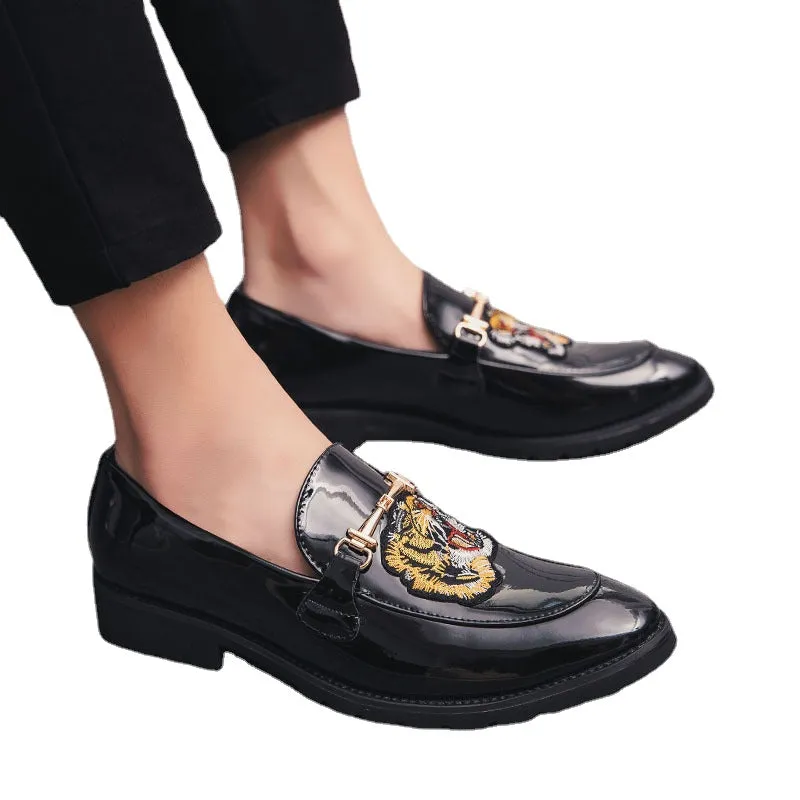 24 fall new tiger and scorpion embroidery single-shoe paint leather hairstylist trend bloke casual leather shoes tide