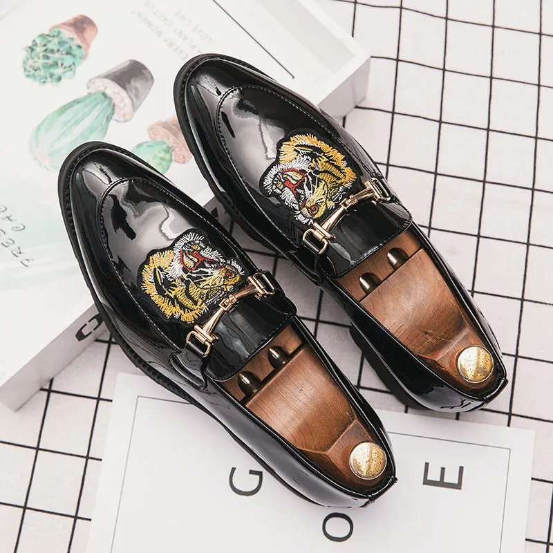 24 fall new tiger and scorpion embroidery single-shoe paint leather hairstylist trend bloke casual leather shoes tide