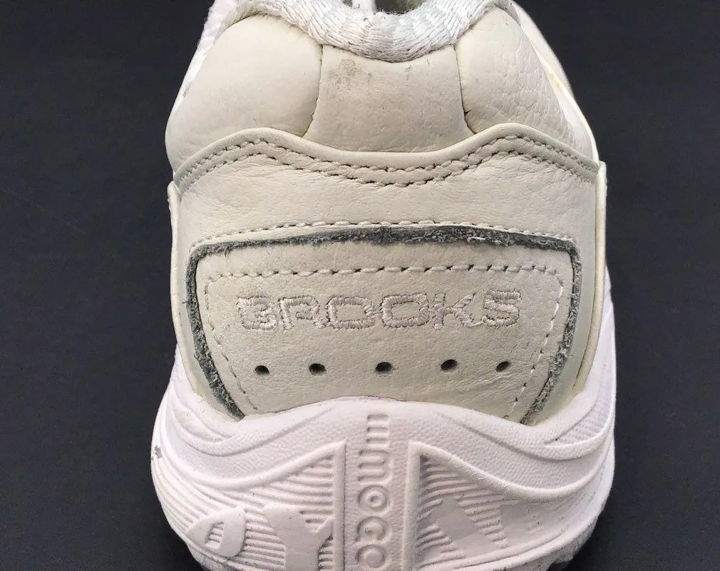 Brooks Women's Dyad Walker 6200471B111 White Athletic Shoes - Size 9.5B