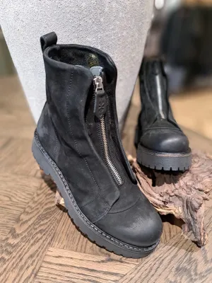 Kuni Zip Boot in Nabuk Black