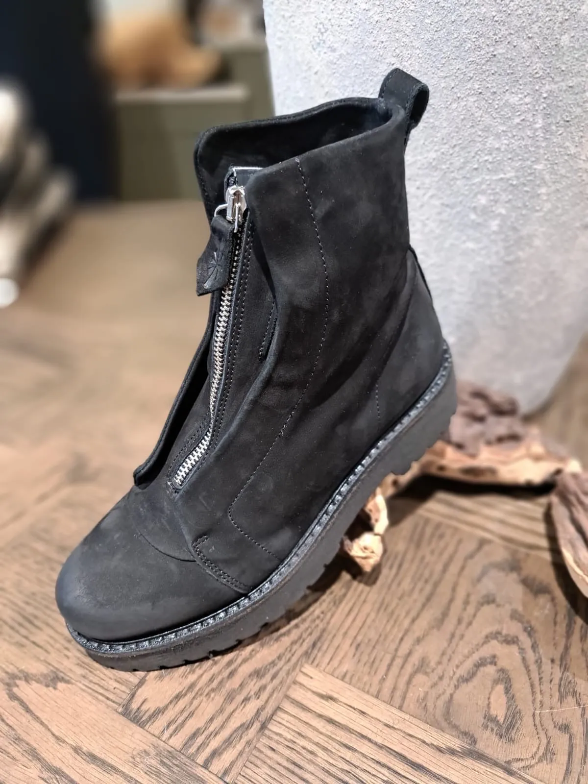 Kuni Zip Boot in Nabuk Black