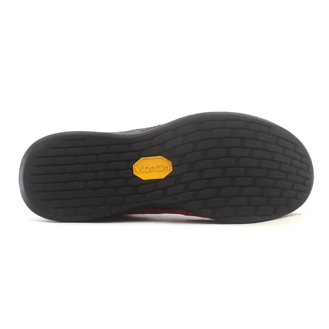 NEW BALANCE MINIMUS PREVAIL