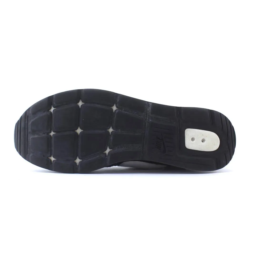 NIKE VENTURE RUNNER