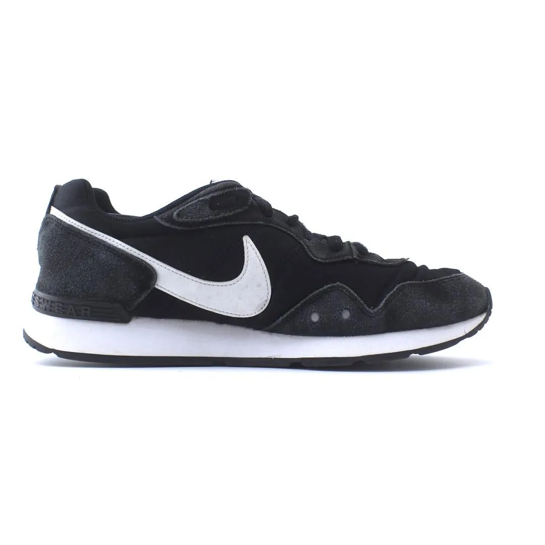 NIKE VENTURE RUNNER