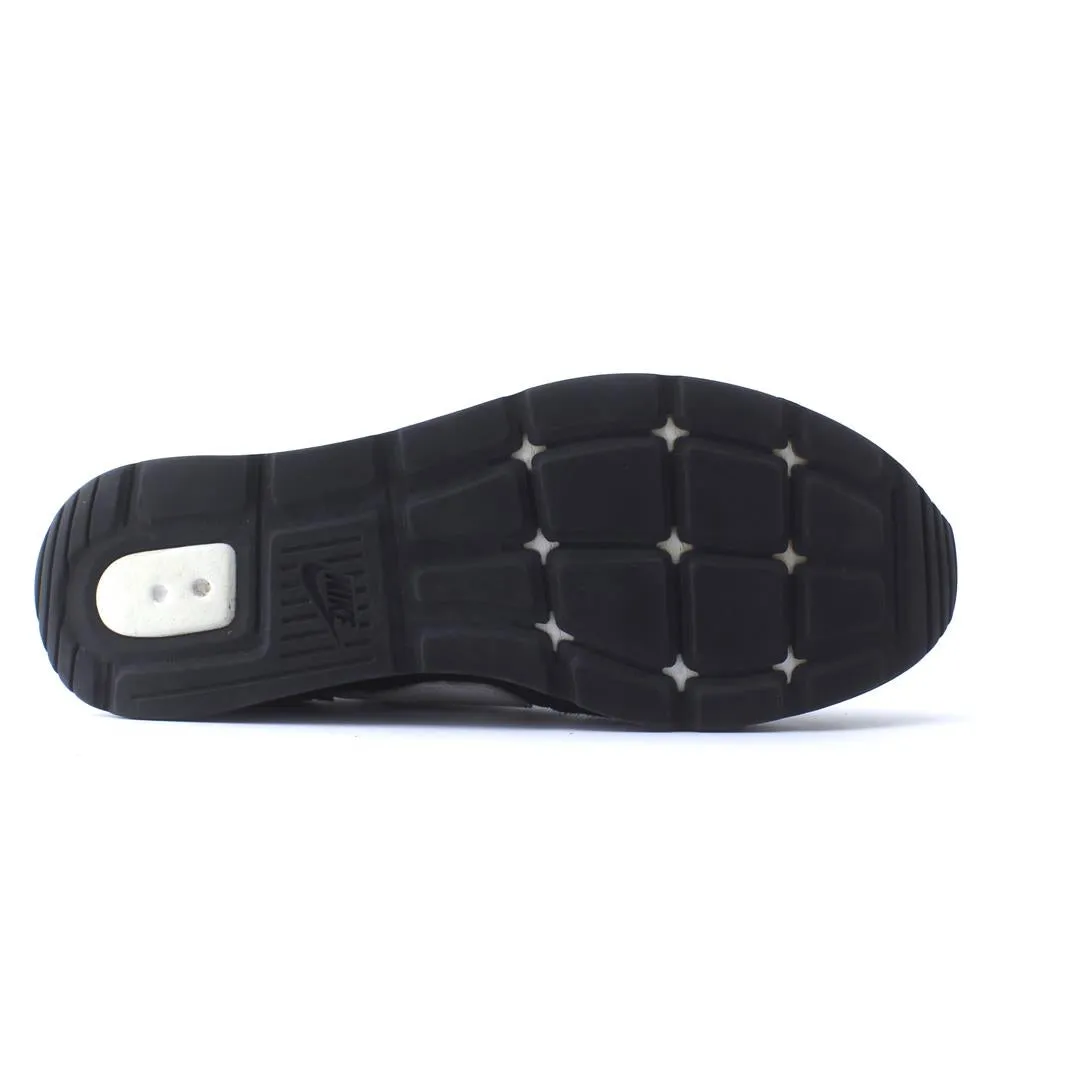 NIKE VENTURE RUNNER