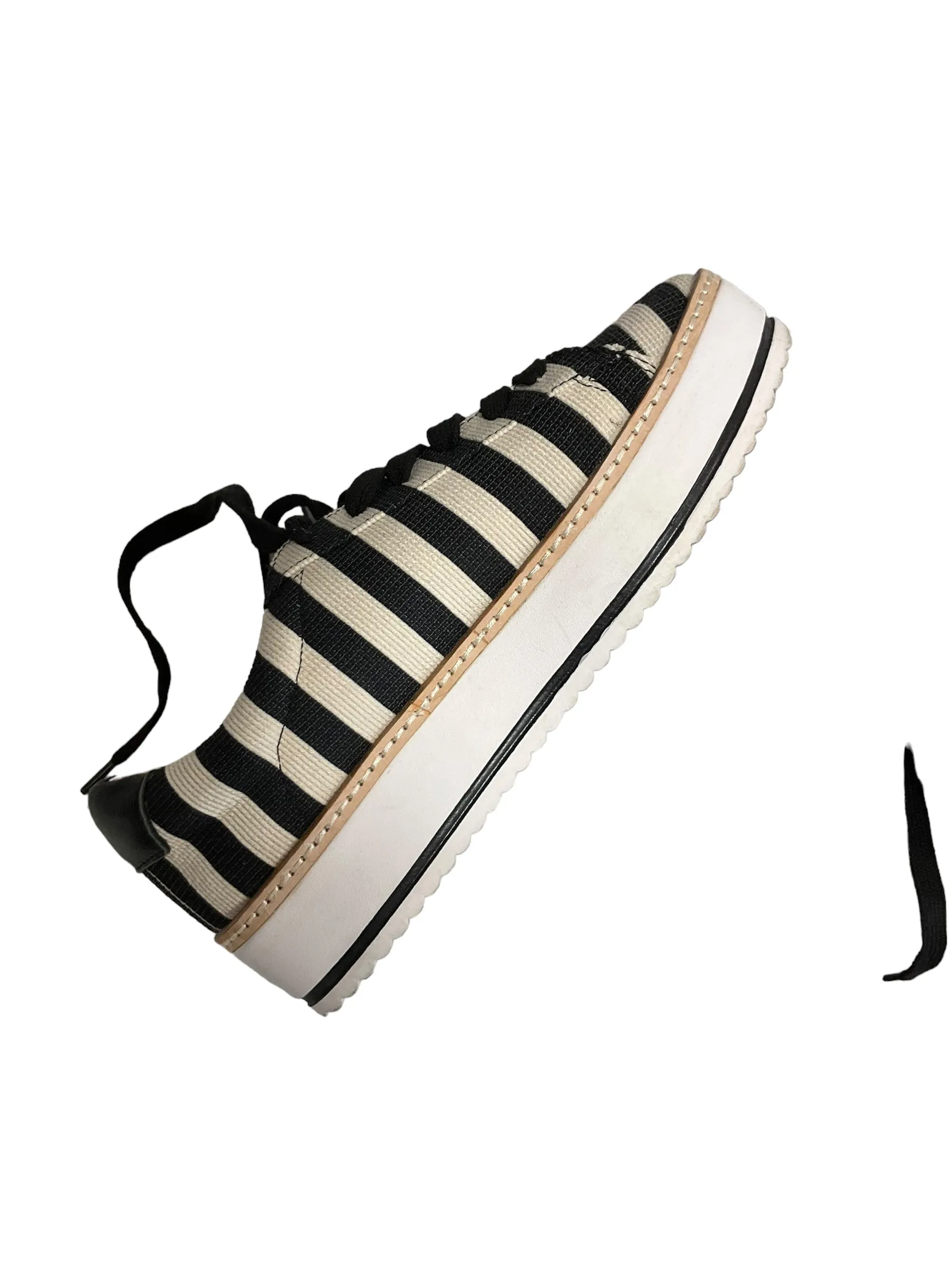 Striped Pattern Shoes Athletic Chelsea And Violet, Size 8