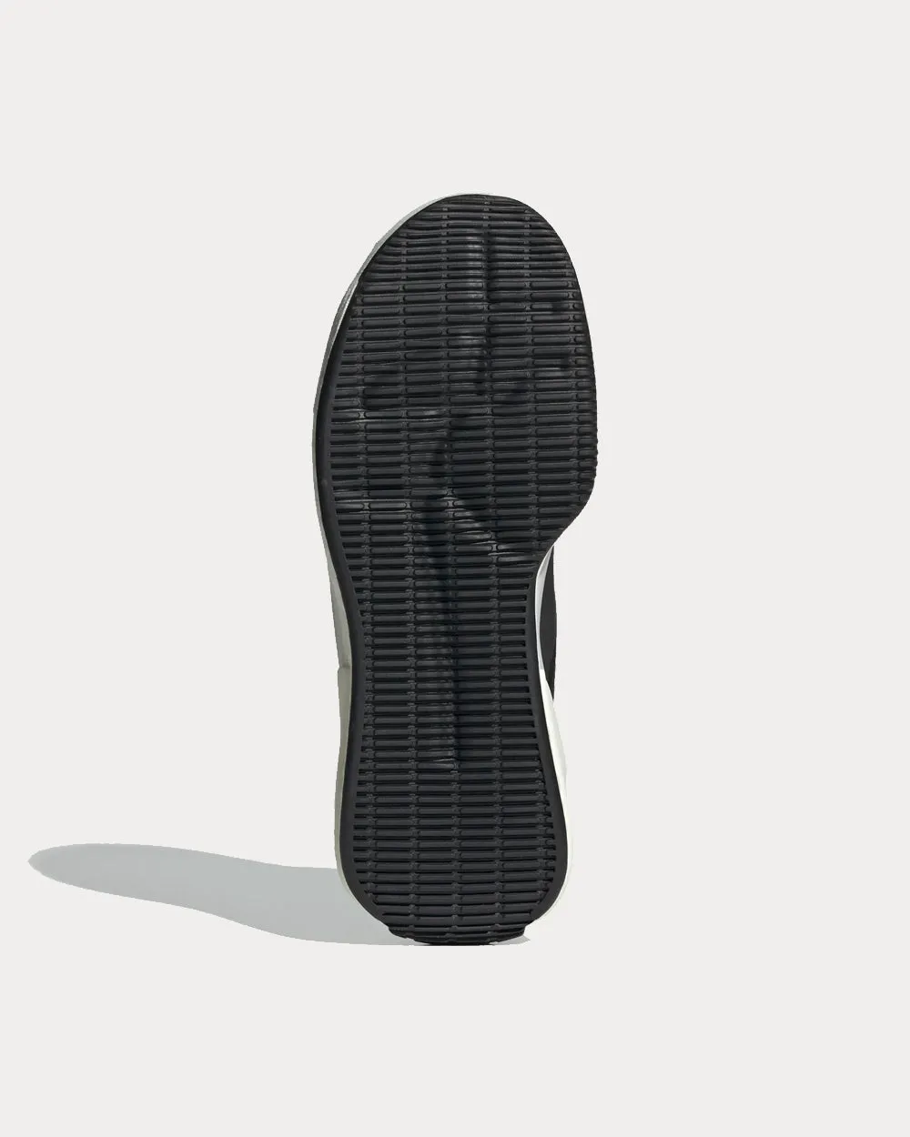 Treino Mid-Cut Core Black High Top Sneakers