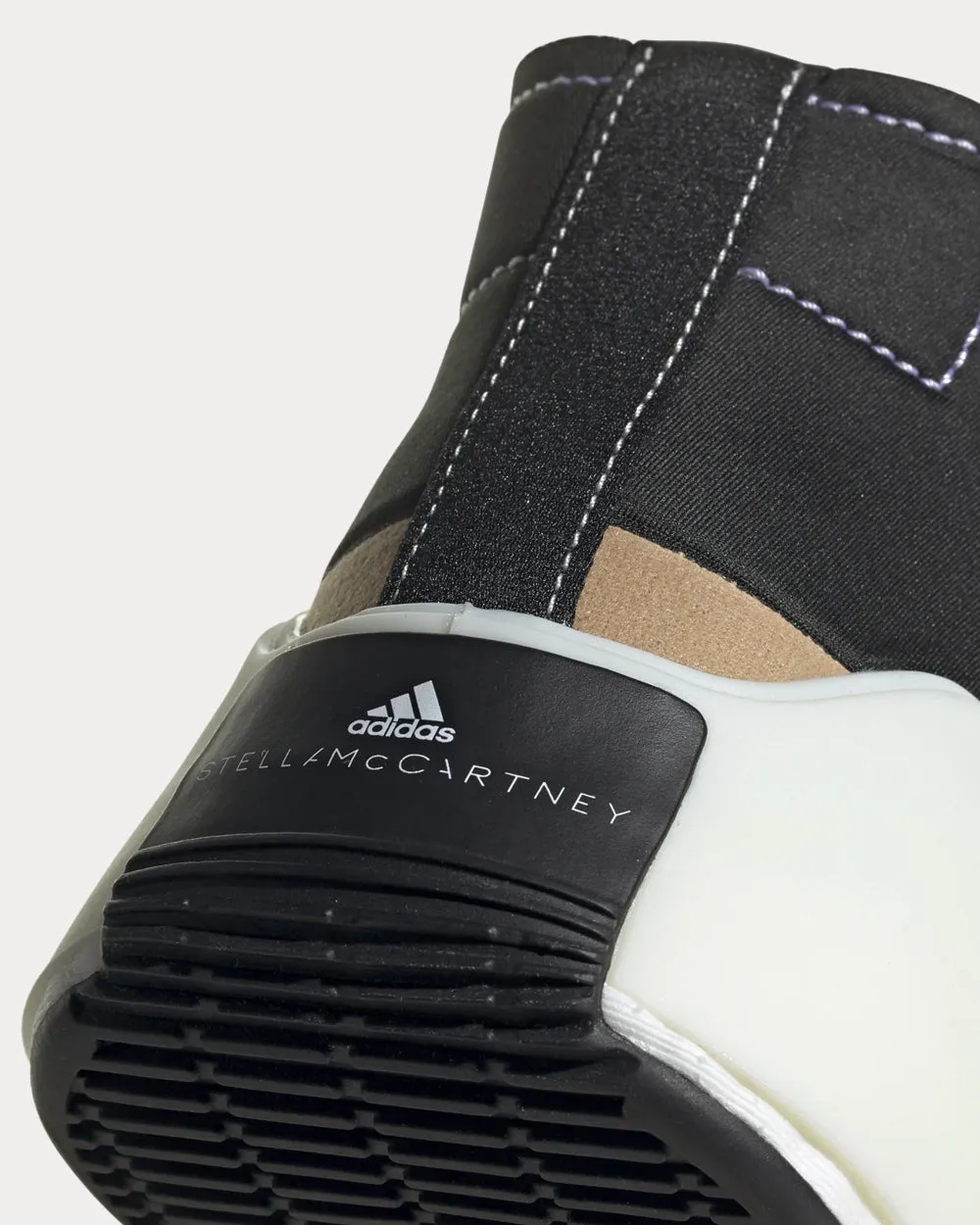 Treino Mid-Cut Core Black High Top Sneakers