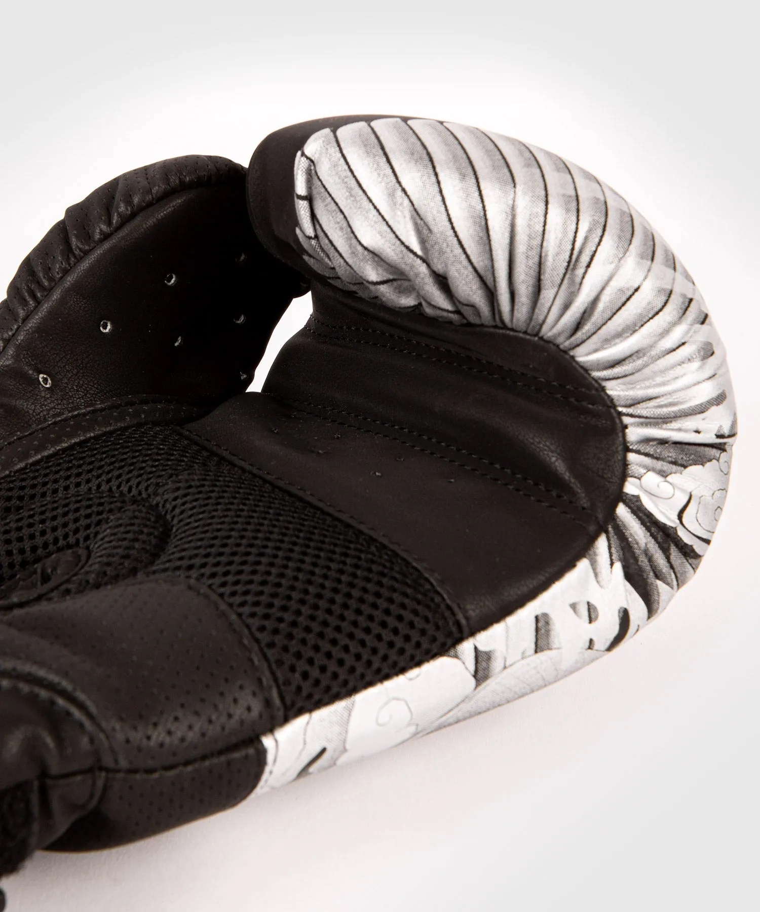 Venum YKZ21 Boxing Gloves – Black/Silver
