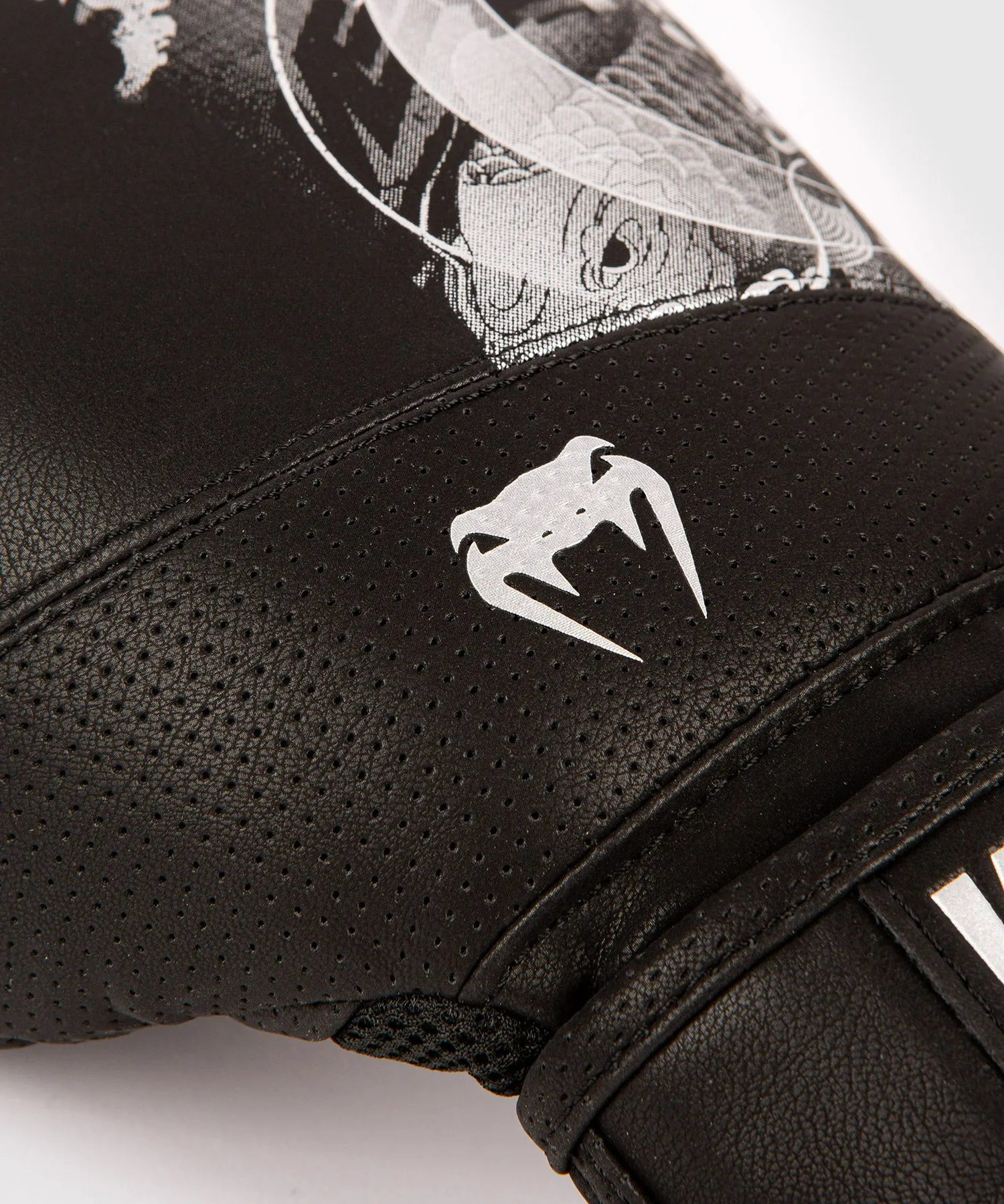 Venum YKZ21 Boxing Gloves – Black/Silver