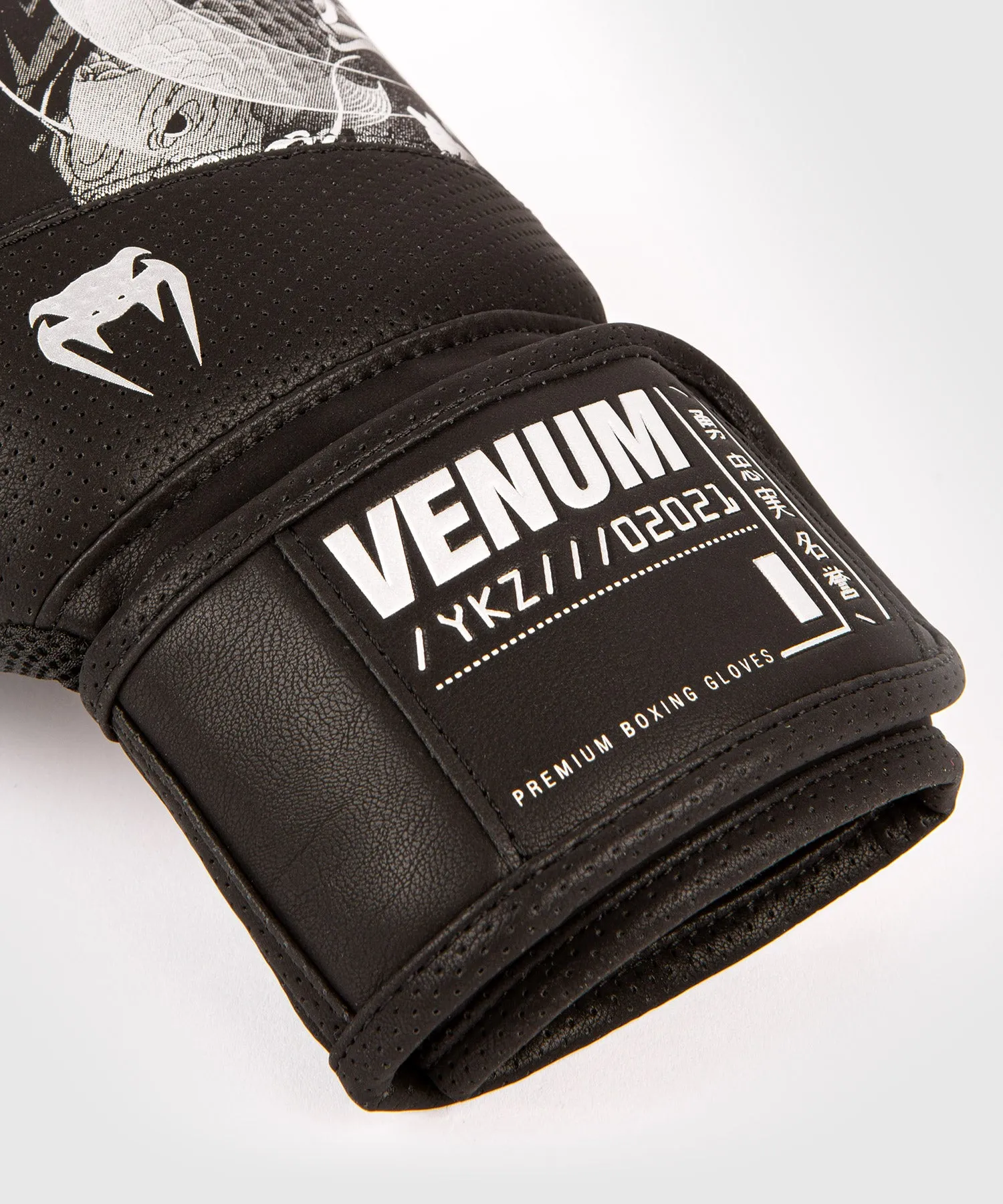 Venum YKZ21 Boxing Gloves – Black/Silver